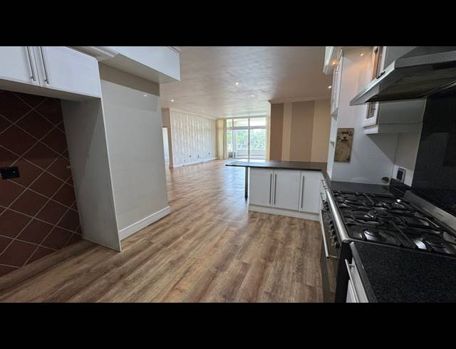 4 BEDROOM APARTMENT FOR SALE IN ESSENWOOD